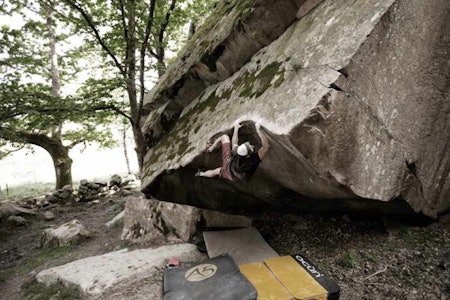 KLASSIKER: Dag Hagen på Søknadsfristen (7C+), en av de flotteste linjene på Häller. Foto: Anne Charlotte Hauen KLASSIKER: Dag Hagen på Søknadsfristen (7C+), en av de flotteste linjene på Häller. Foto: Anne Charlotte Hauen