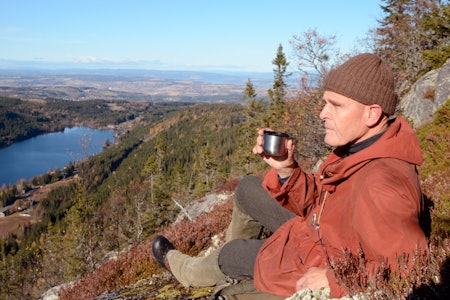 PROTESTERER MOT VIA FERRATA: Friluftsliv-nestor Nils Faarlund (83) er blant de ivrigste i kampen mot via ferrata på Andersnatten. Arkivfoto: Erlend Sande via ferrata andersnatten
