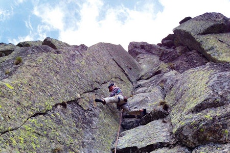 Tore klatrar Gollum (6a), El Torozo. Foto: Iver Gjelstenli Tore klatrar Gollum (6a), El Torozo. Foto: Iver Gjelstenli