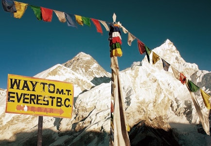 Både NKF og UIAA er bekymret for utviklingen i forhold til klatreturismen på Mount Everest. Foto hentet fra www.theuiaa.org