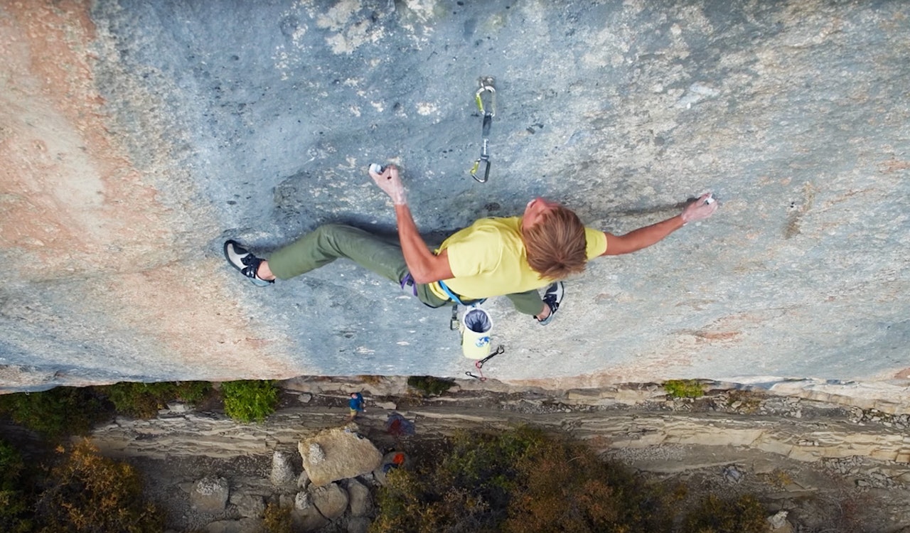 KNALLHARDT: Bibliographie i Frankrike er – sammen med Silence i Flatanger - verdens vanskeligste rute. Nå er filmen med Alex Megos´ bestigning ute. Alex Megos