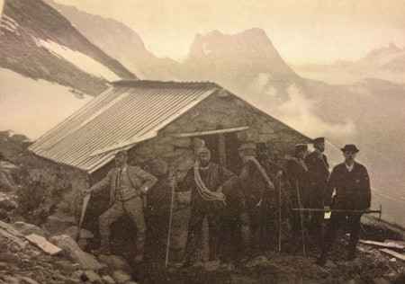 Hytta på Bandet sommeren 1894. Foto: C. Lange.