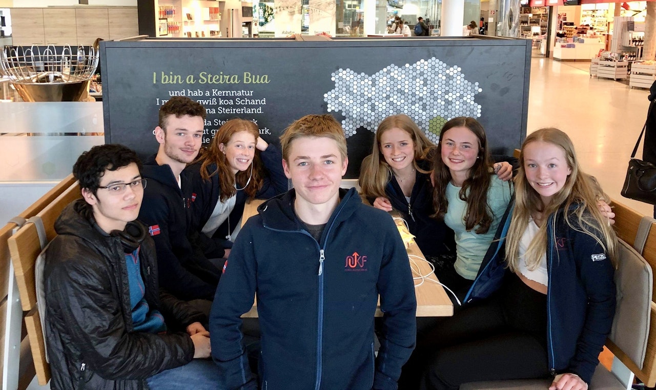Det norske laget med Leo Chiba tv, Albert Suthurst, Emma Wollebæk, Hauk Lem, Mia Wollebæk, Ingrid Kindlihagen og Regine Storå. Foto: Nicki Horak Det norske laget med Leo Chiba tv, Albert Suthurst, Emma Wollebæk, Hauk Lem, Mia Wollebæk, Ingrid Kindlihagen og Regine Storå. Foto: Nicki Horak