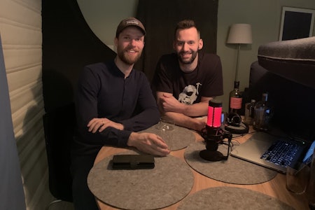 Den tidlige setupen til Klatrepodden var enkel, med kun én usb-mikrofon og masse madrasser for å dempe klangen og støy utenfra. Klatrepodden