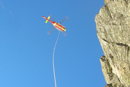 Øvelse: Klatrere som er med i de alpine redningsgruppene øver regelmessig med luftambulansen. Foto: Dan Halvorsen