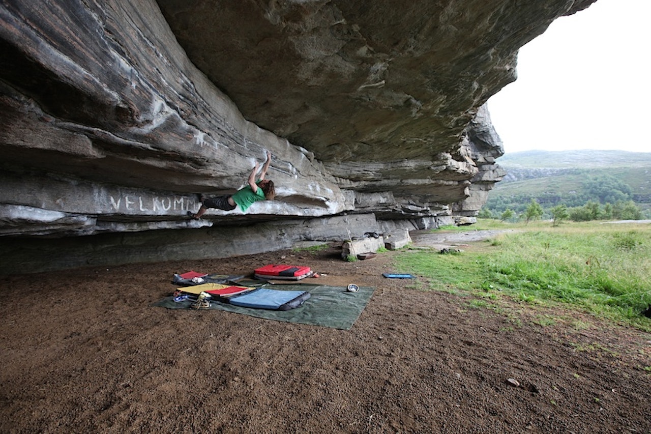 Buldring på fantastiske Harbak på Fosen. Foto: Dag Hagen Buldring på fantastiske Harbak på Fosen. Foto: Dag Hagen