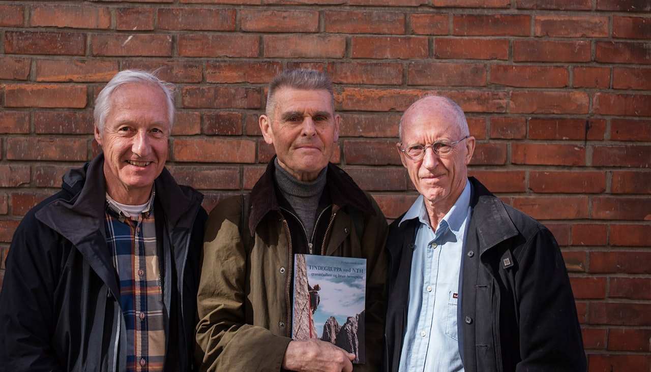 PIONEERER: På tindekvelden får du et unikt møte med disse fjellnestorene. F.v: Knut Støren, Nils Faalund og Ralph Høibakk. Foto: Kristoffer Kippernes.