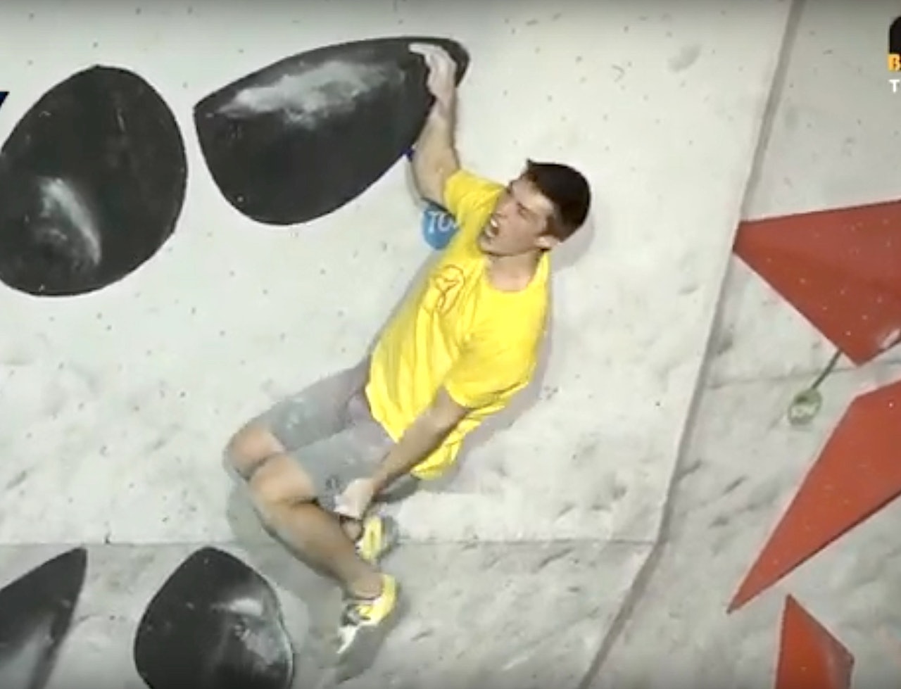 Thilo Schröter klatrer inn til seier under NM i buldring i Trondheim. Foto: Skjermdump fra streaming på youtube.com Thilo Schröter klatrer inn til seier under NM i buldring i Trondheim. Foto: Skjermdump fra streaming på youtube.com