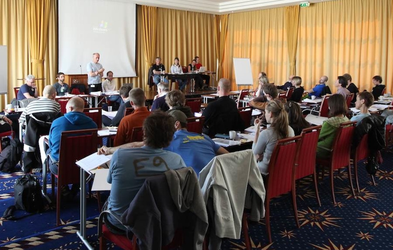 Klatreting. Her taler tidligere president Lars Christian Stendal til tinget i 2010, ved sin avgang. Foto: Dag Hagen Klatreting. Her taler tidligere president Lars Christian Stendal til tinget i 2010, ved sin avgang. Foto: Dag Hagen