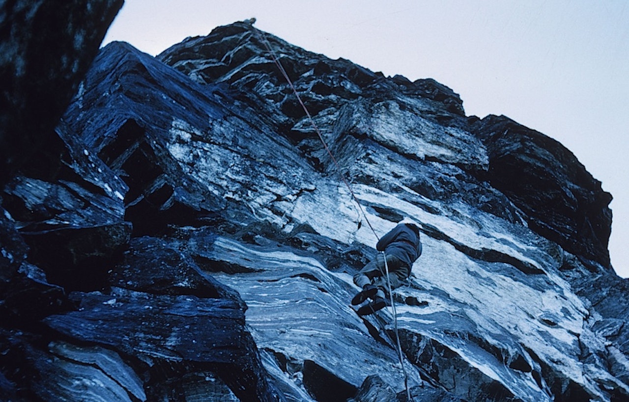 Odd jumarerer den siste taulengden. Foto Leif Norman Patterson. Odd jumarerer den siste taulengden. Foto Leif Norman Patterson.