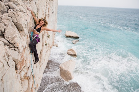 Cecilie Skog klatrer i Tyrkia. Foto: Benjamin Hjort