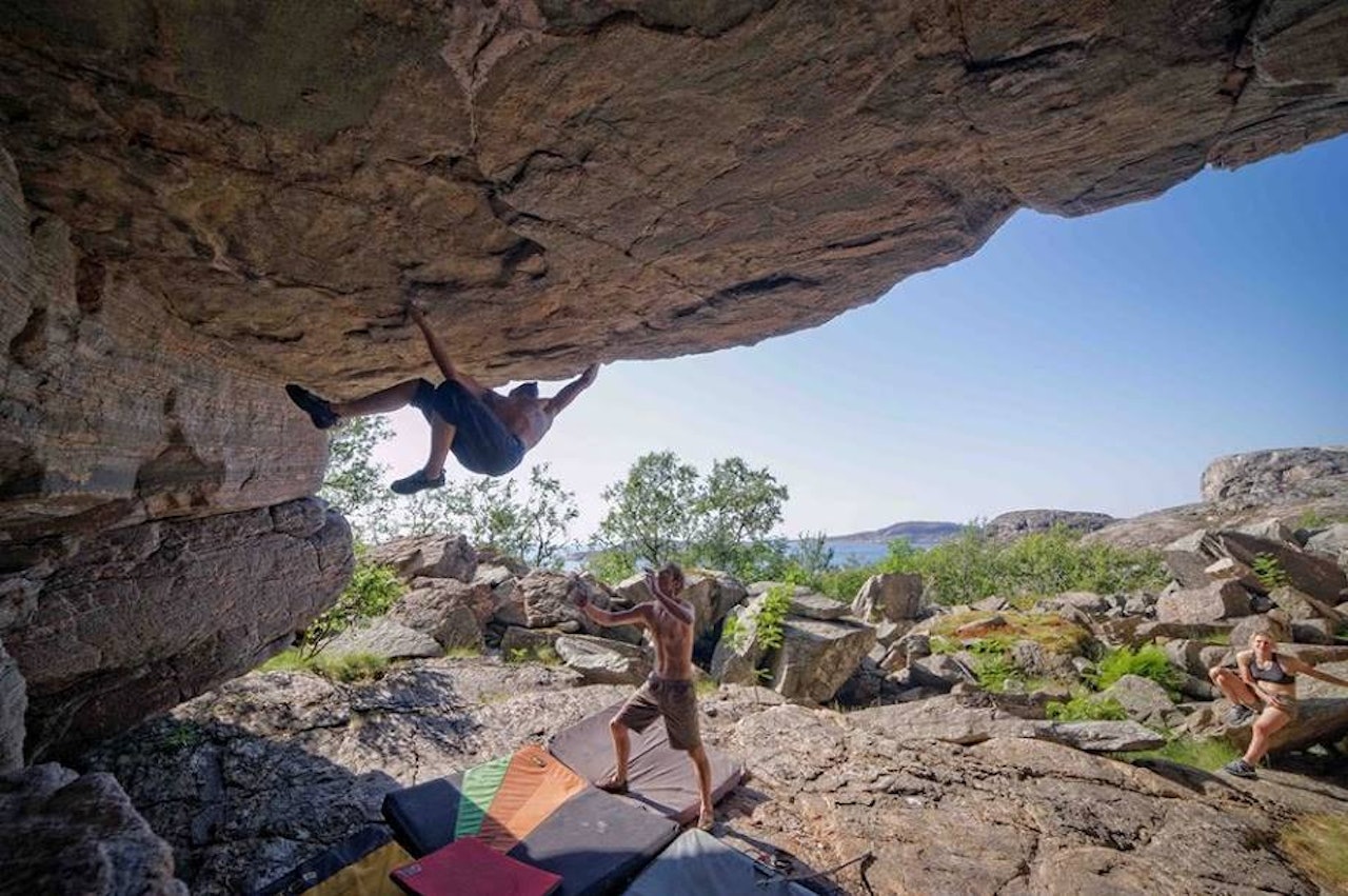 Buldring på Vingsand i Trøndelag. Foto: Eddie Fowke Buldring på Vingsand i Trøndelag. Foto: Eddie Fowke