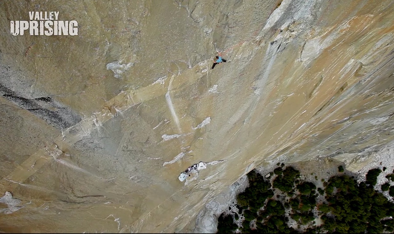 Tommy Caldwell på The Dawn wall (5.14.d). Skjermdump fra Youtube. Tommy Caldwell på The Dawn wall (5.14.d). Skjermdump fra Youtube.