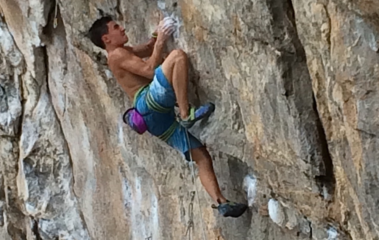 Ymer Alber går Jai Dum (8b). Foto: Bjørn Alber Ymer Alber går Jai Dum (8b). Foto: Bjørn Alber