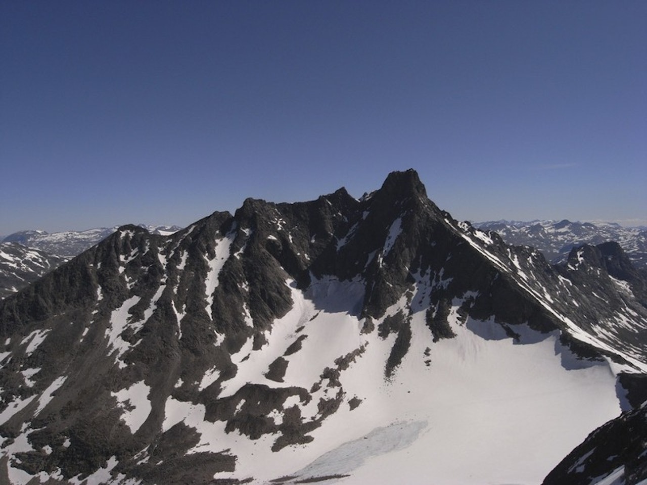 STOREN: Store Skagastølstind (2405 moh.) i Hurrungane er et svært populært turmål. Arkivfoto: Nils Nielsen STOREN: Store Skagastølstind (2405 moh.) i Hurrungane er et svært populært turmål. Arkivfoto: Nils Nielsen