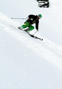 TØRRSKODD: Christian Kongerud finner tørr snø ned Dalsnibba noen dager før åpningshelgen på Stryn i fjor. Om en uke kan det være deg! Foto: Hans Petter Hval TØRRSKODD: Christian Kongerud finner tørr snø ned Dalsnibba noen dager før åpningshelgen på Stryn i fjor. Om en uke kan det være deg! Foto: Hans Petter Hval