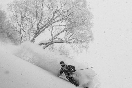 MYKT I MYOKO: Eric Pollard koser seg nær Myoko i Hakubadalen. Foto: Daniel Rönnbäck MYKT I MYOKO: Eric Pollard koser seg nær Myoko i Hakubadalen. Foto: Daniel Rönnbäck