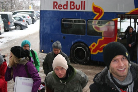 Torstein Horgmo og Andreas Wiig på vei til trening. Foto: Snowboardforbundet. Torstein Horgmo og Andreas Wiig på vei til trening. Foto: Snowboardforbundet.