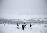 HOGSTFELT: Stian Skinnes Fossen, Sondre Dan Lindkjølen, Ole Andre Granum og Knut Erik Ringnes pauser før pudderkjøringen fortsetter. HOGSTFELT: Stian Skinnes Fossen, Sondre Dan Lindkjølen, Ole Andre Granum og Knut Erik Ringnes pauser før pudderkjøringen fortsetter.