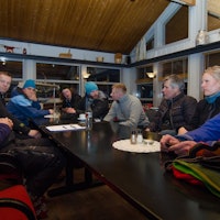 I BEREDSKAP: Bård Henning Midtbøen (t.v.), Tor Olav Nystog (t.h.) planlegger vinteren sammen med resten av skredgruppa. Foto: Magnus Tjønn