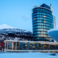 I ett år har Rica Hotel Narvik stått som ett nytt landemerke i sentrum. Foto: Simen Berg