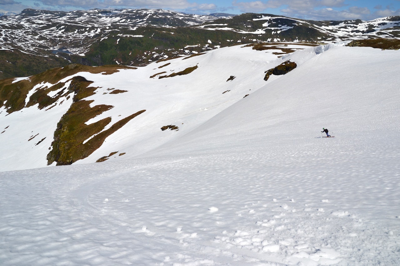 GARANTERER SKIFØRE: Grenansvarlig Asbjørn Skorpen har sjekka snøforholda på Finnbunten, og han lover skikjøring under Horgi ned. Foto: Frida Lødøen