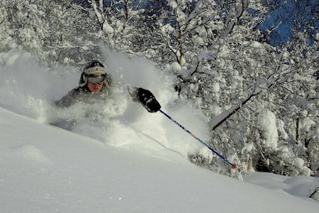 LEGENDARISK: Med fancy lue kjører Eirik Finseth dyp pudder med solid såle i Vangslia 25. november 2004. Dette ble starten på den beste sesongen i Oppdal siden årtusenskiftet. Bilde: Trond Aalde LEGENDARISK: Med fancy lue kjører Eirik Finseth dyp pudder med solid såle i Vangslia 25. november 2004. Dette ble starten på den beste sesongen i Oppdal siden årtusenskiftet. Bilde: Trond Aalde