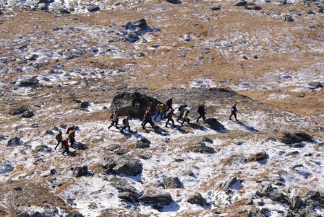 Vi går rett på, samme hva vi støter på. Ivrige festivaldeltagere på vei mot store Finsenut. Foto: Silje Kampesæter Vi går rett på, samme hva vi støter på. Ivrige festivaldeltagere på vei mot store Finsenut. Foto: Silje Kampesæter