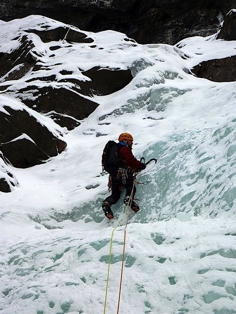 Dag Hagen leder første lengde på Rjukanfossen. Foto: Erik Neergaard