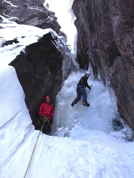 – Nice climbing, sier briten og følger på tredje taulengde på Rjukanfossen. Foto: Dag Hagen – Nice climbing, sier briten og følger på tredje taulengde på Rjukanfossen. Foto: Dag Hagen