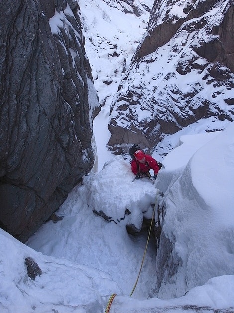 Erik Neergaard på vei opp på blokka etter mixklatringen. Foto: Dag Hagen