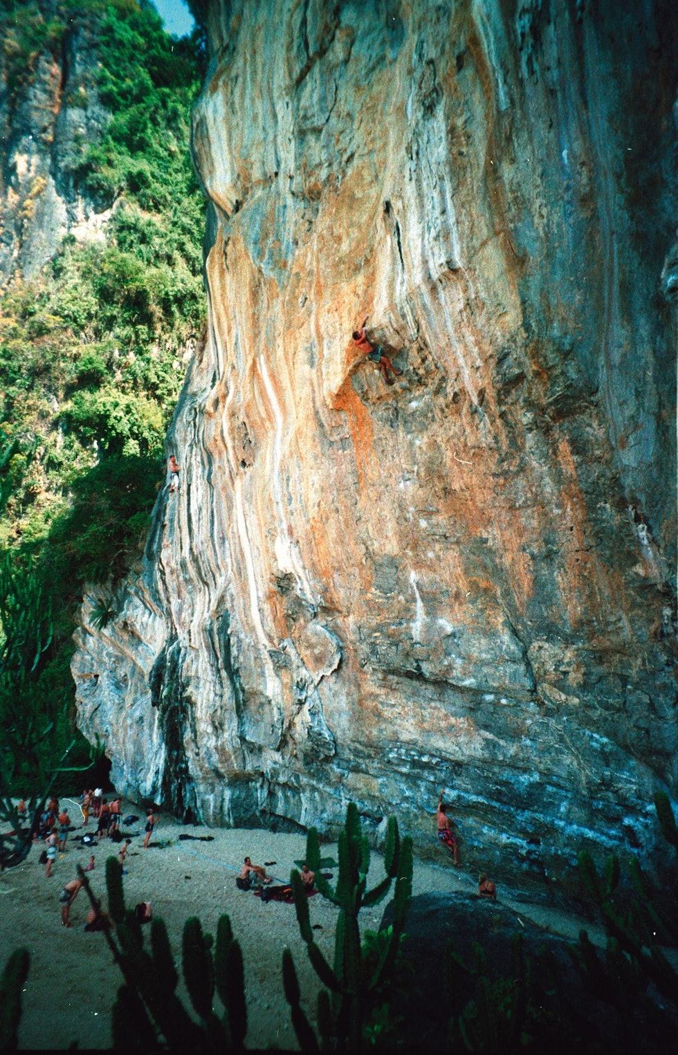 Topper: Endelig ble det uttopping på Jai Dum (8b). Dag Hagen på toppcruxet. Foto: Lars Jones bli en bedre klatrer ton sai Thailand jai dum Dag Hagen