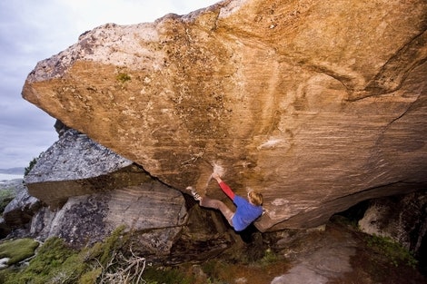 Nalle Hukkataival på Diamanten (8B/+) på Vingsand i Trøndelag. Foto: Eivind Wang nallediamanten