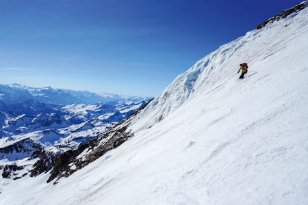 WHEN IN DOUBT, GO HIGHER: Victoria Isern svinger på litt kvalitetsdrittsnø på vei ned fra Punta Giordani. WHEN IN DOUBT, GO HIGHER: Victoria Isern svinger på litt kvalitetsdrittsnø på vei ned fra Punta Giordani.