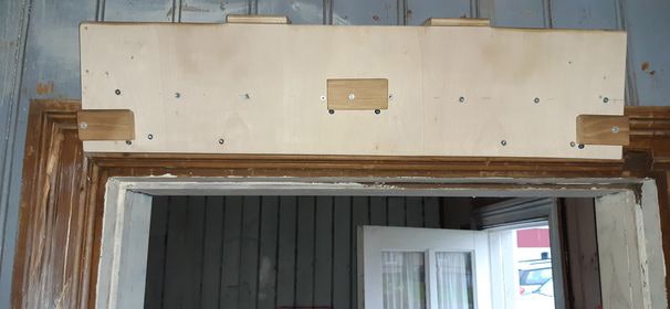 TRENINGSAPPARAT: Patricks campusbrett har vært viktig på veien mot grad 9. Trening klatring