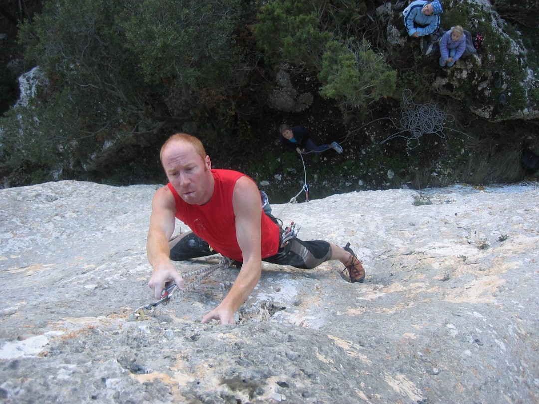 HARDE GRADER: Håkon Hansen (-2013) boltet rutene på Fraile izquierda da han var i skikkelig god form. Her går han Houdini (7a+). Foto: Rafa IMG_5297_lowres