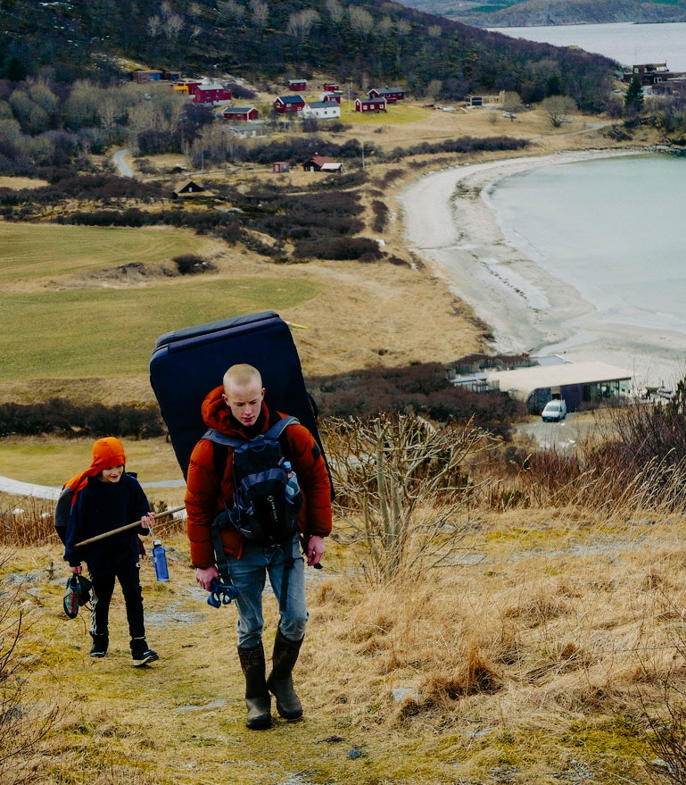 Kort anmarsj til Strandbarsirkelen gjør den godt egnet for de som vil kombinere sivil ferie med en kjapp buldreøkt. Buldring stokkøya