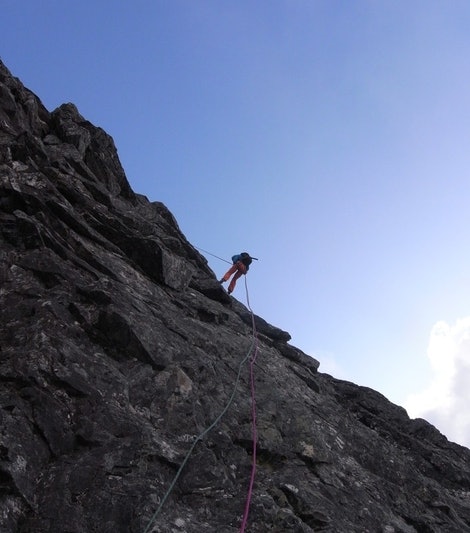 Camille Gjørtz på 3. rappell fra Hornet. Foto Dag Hagen camilla