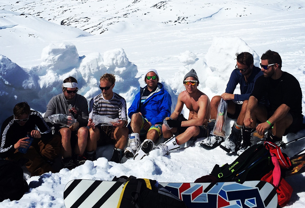 Fra venstre: En sliten Anders Holtet (meg), Alexander Hagen, Andreas Svendsen, Jørn Jensen, Henrik Vangen, Lasse Furuseth og Morten Furuseth. Foto: Ine Larsen Vogt. Fra venstre: En sliten Anders Holtet (meg), Alexander Hagen, Andreas Svendsen, Jørn Jensen, Henrik Vangen, Lasse Furuseth og Morten Furuseth. Foto: Ine Larsen Vogt.