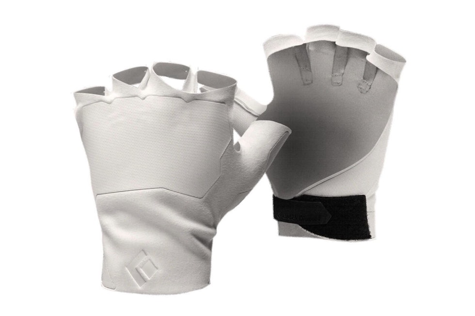 Nytt: Black Diamond kom i sommer med en helt nytenkende jammehanske: Den skulle illudere teiping. Legg merke til god beskyttelse på sidene. guide-jammehansker-black-diamond-crack-gloves