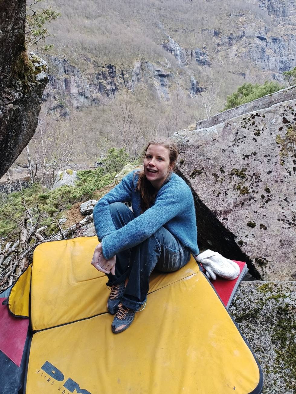 ÅPEN: - Jeg har valgt å være helt åpen om problemene. Det er jo så mange som sliter med noe, alle har sitt liksom. Jeg også. Alt er så perfekt i dag, det må være tungt å være ung, og sitte med inntrykket av at alle rundt en er helt feilfrie, sier Therese. Foto: Anine Eriksen ÅPEN: - Jeg har valgt å være helt åpen om problemene. Det er jo så mange som sliter med noe, alle har sitt liksom. Jeg også. Alt er så perfekt i dag, det må være tungt å være ung, og sitte med inntrykket av at alle rundt en er helt feilfrie, sier Therese. Foto: Anine Eriksen