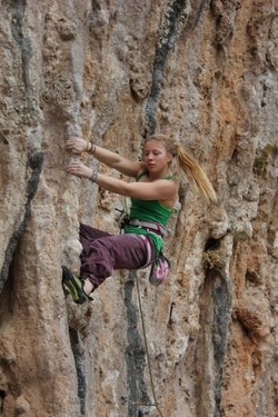 Martine Limstrand på Skyline (7c), sektor Sarkit sag. Foto: Hans-Johan Norstrand