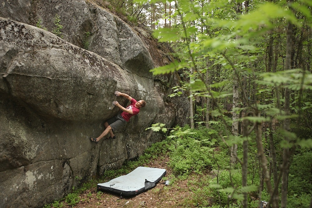 På kanten: Erik Henningsen på Kanten (6C+). Foto: Dag Hagen erik7a
