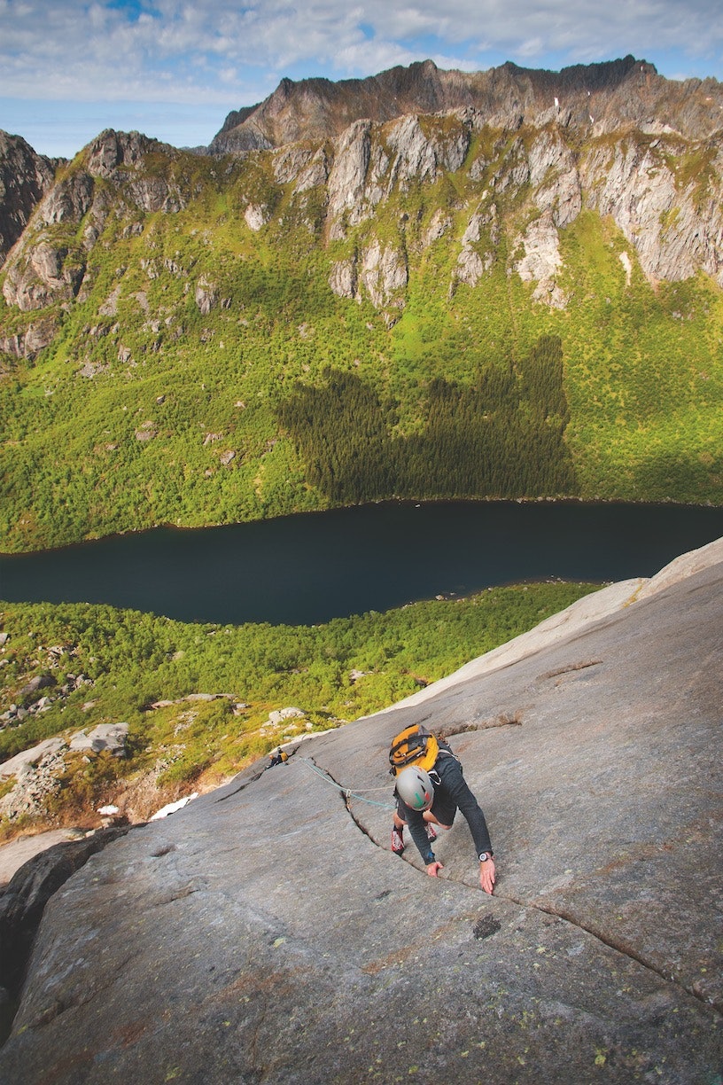Som blåbær: Jørgen Kvalberg cruiser 5. taulengde på Bare Blåbær (5, 7 tl.). Foto: Jonas Dahlstrup Blåbær