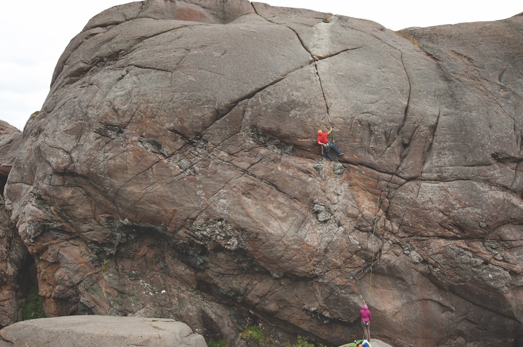 Kryss i veggen: Sigurd Nordeide-Felde funderer på løsningen på Ayers Rock (6+). Foto: Dag Hagen Ayers Rock