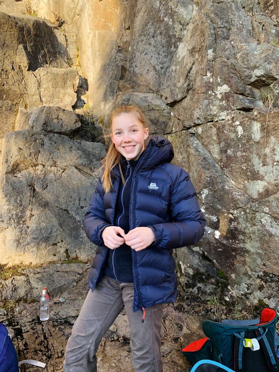 TALENT? Kan man fortsatt bruke betegnelsen ‘talent’ når en person klatrer grad 9? Eller er man da ‘etablert'? Eller bare simpelthen ‘klatrer'? Her er uansett Sunniva Øvre-Eide (16) på Damtjern. Foto: Privat Sunniva-Øvre-Eide-Klatring-2
