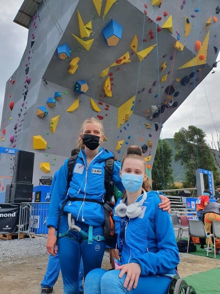 TØFF KONKURRANSE: Begge de norske utøverne måtte ta i fra første flytt da var skrudd både teknisk, hardt og ubehagelig. Foto: NKF/Kjersti Gausvik IMG_9009