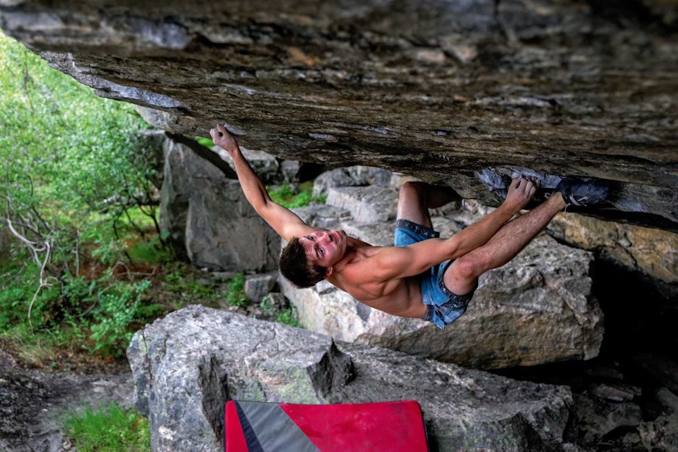 Vingsand: Thilo går Talib (8A+), en av Vingsands harde klassikere. Foto: Eddie Fowke Thilo-Schroter-2