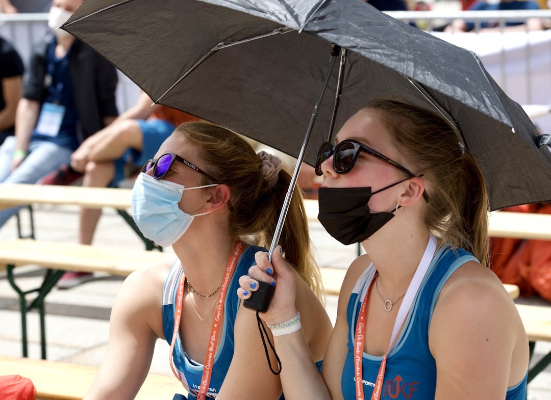 Koronacup: Tina Hafsaas og Sunniva Øvre Eide i Chamonix. Foto: Caroline Hervengt chamonix tina hafsaaa sunniva øvre eide verdenscup