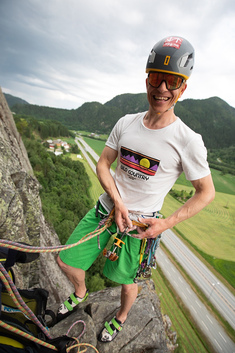 HELTEN MIN: Joakim Eide er på ingen måte bortreist i bratt lende. Foto: Tore Meirik Joakim Eide Størenhammeren klatring